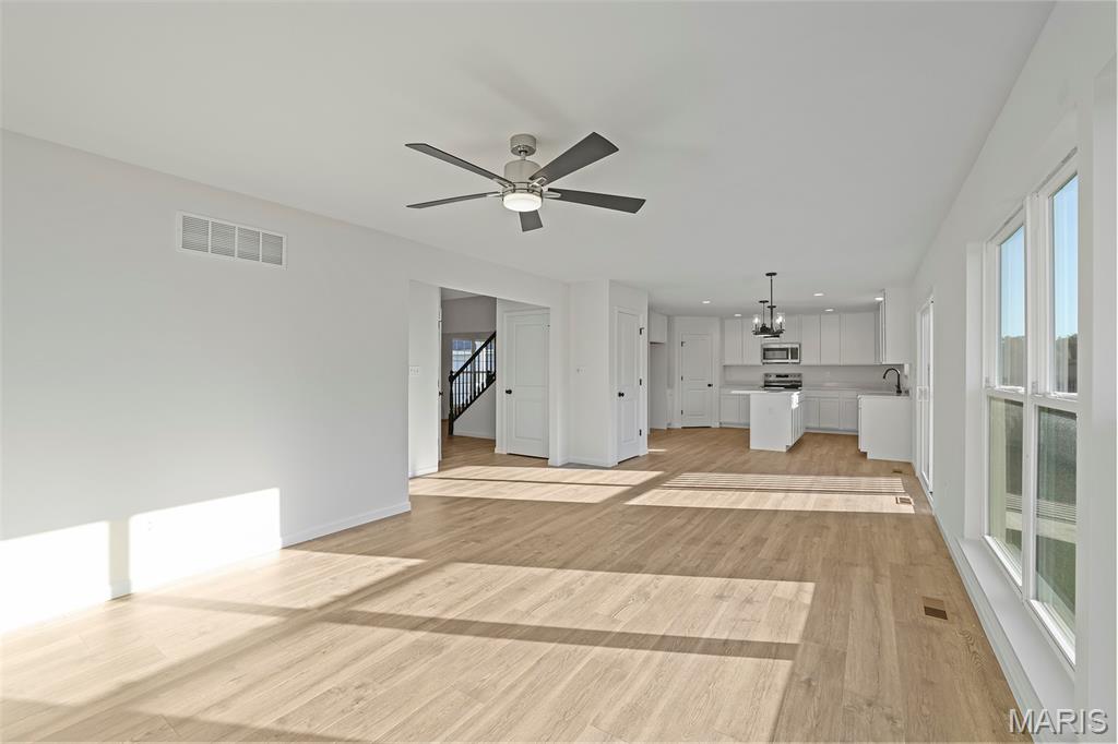 2322 Castle Hill Drive Property Photo 8