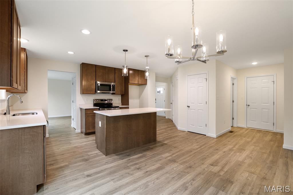 2335 Castle Hill Drive Property Photo 12