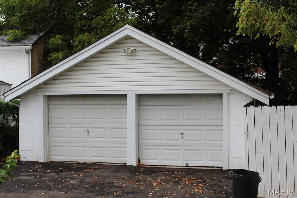 3603 Eminence Boulevard Property Photo 2