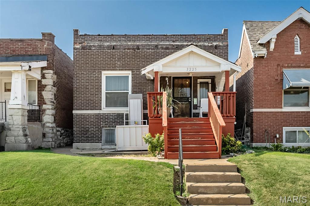 3225 N Taylor Avenue Property Photo 1