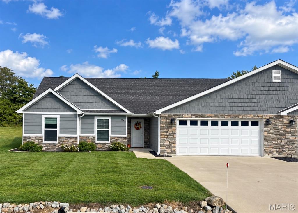 1041 Ivy Lane Property Photo 1