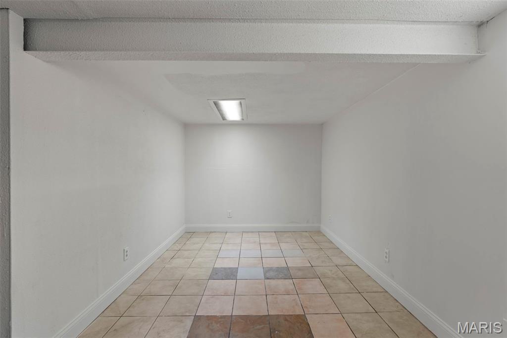 1 Crookham Court Property Photo 59
