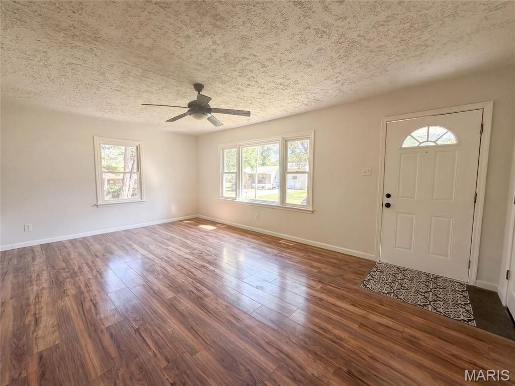 4659 Spring Glen Drive Property Photo 3