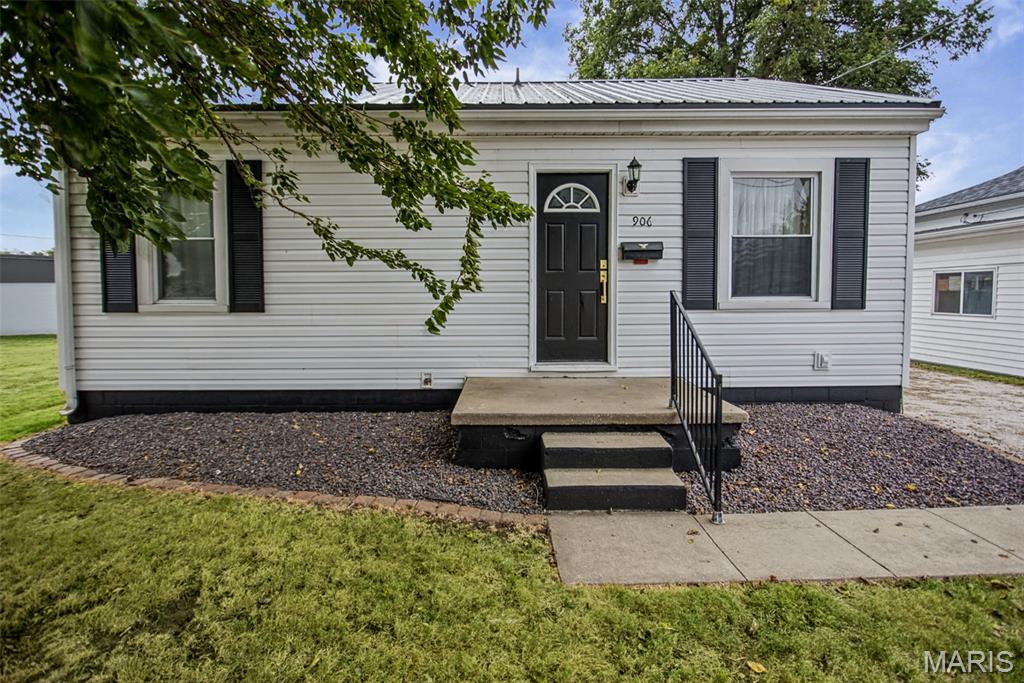 906 W Exchange Street Property Photo 1