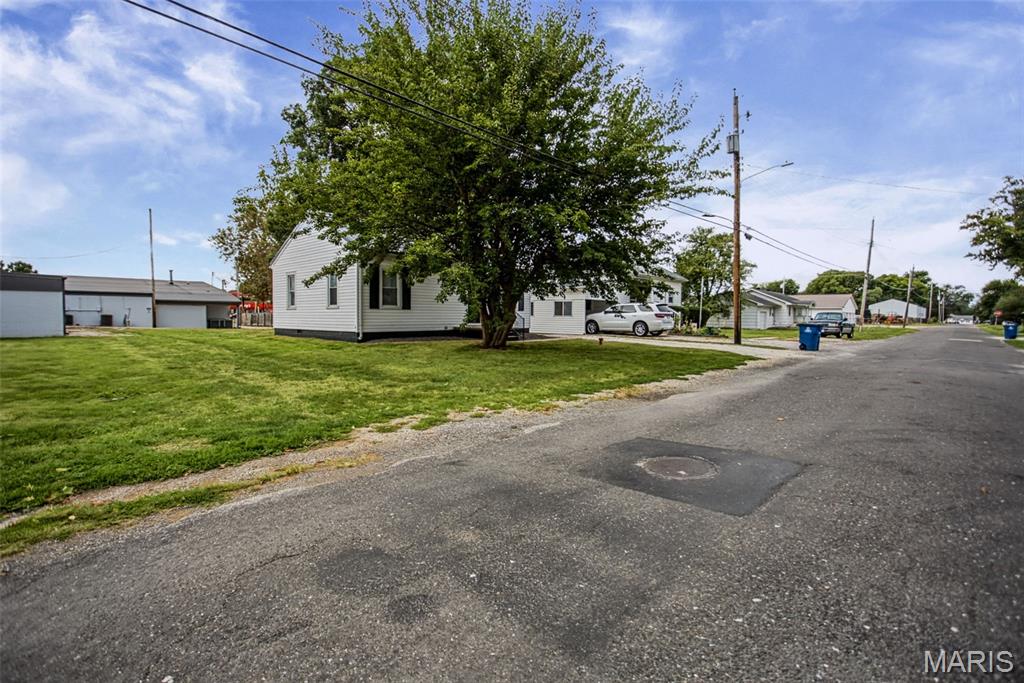 906 W Exchange Street Property Photo 4