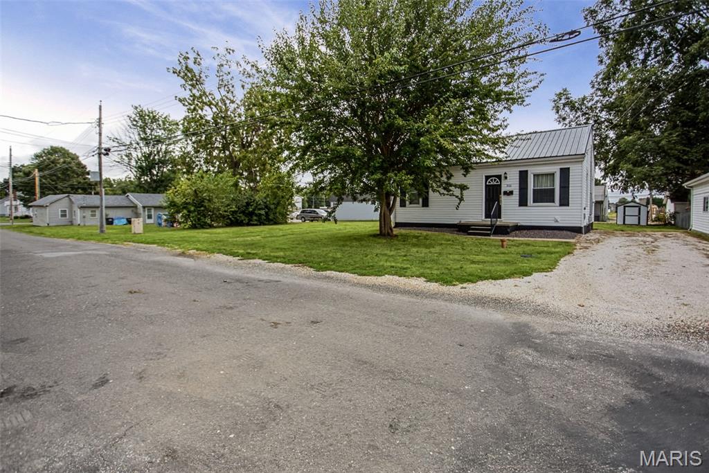 906 W Exchange Street Property Photo 5