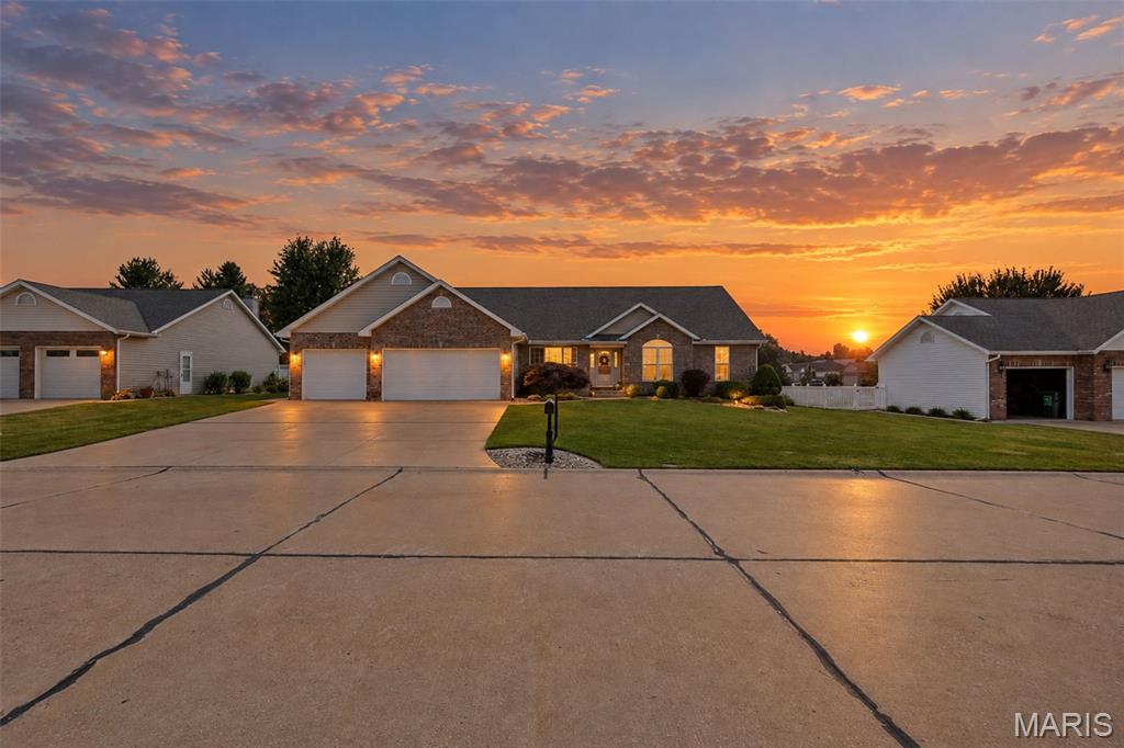 1805 Summerfield Lane Property Photo 1