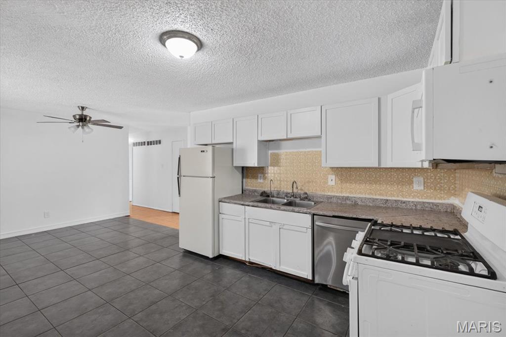 5229 Lakewood Avenue Property Photo 10