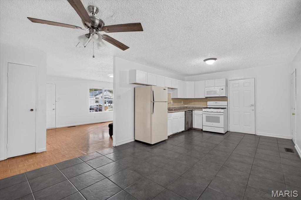 5229 Lakewood Avenue Property Photo 11