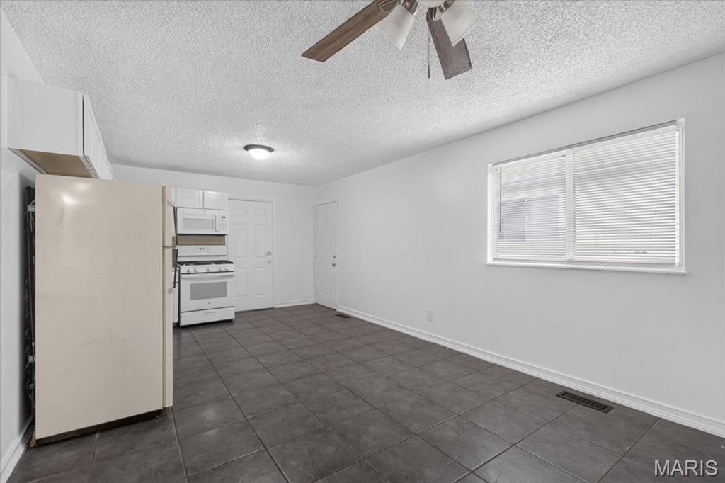 5229 Lakewood Avenue Property Photo 12