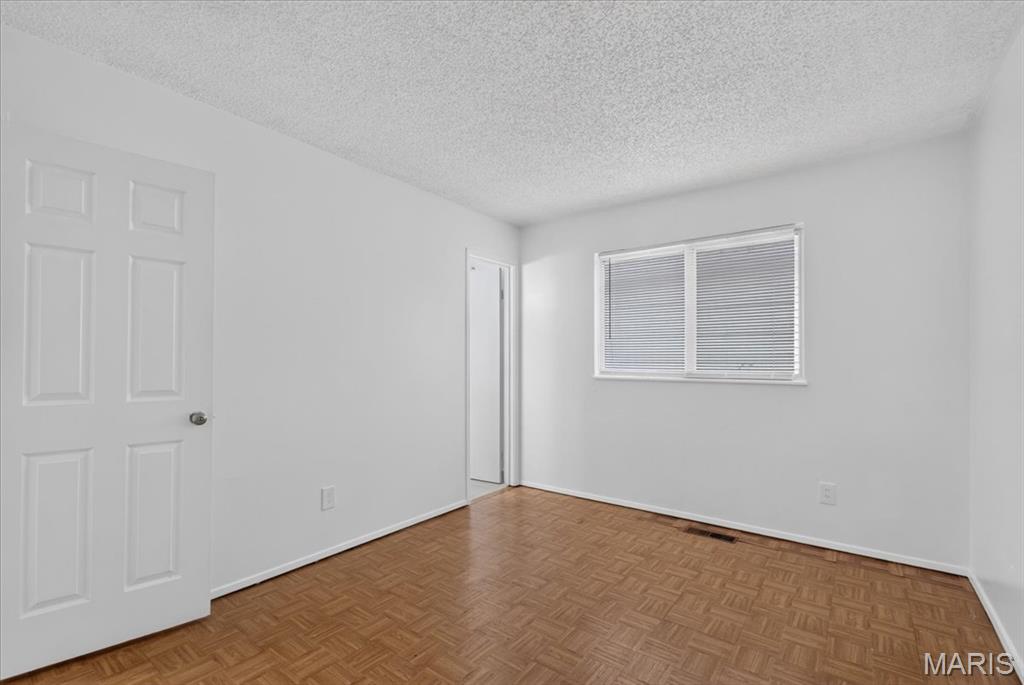 5229 Lakewood Avenue Property Photo 15