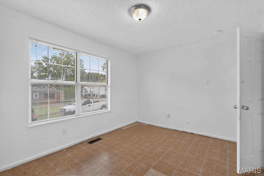5229 Lakewood Avenue Property Photo 20