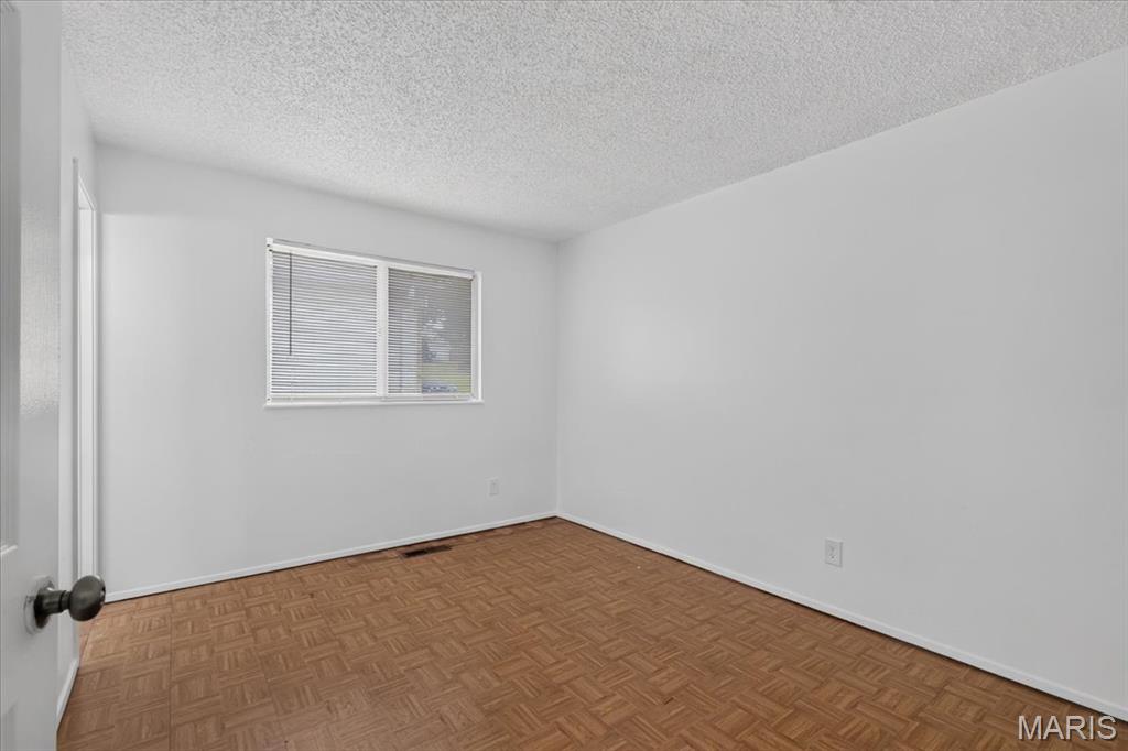 5229 Lakewood Avenue Property Photo 22
