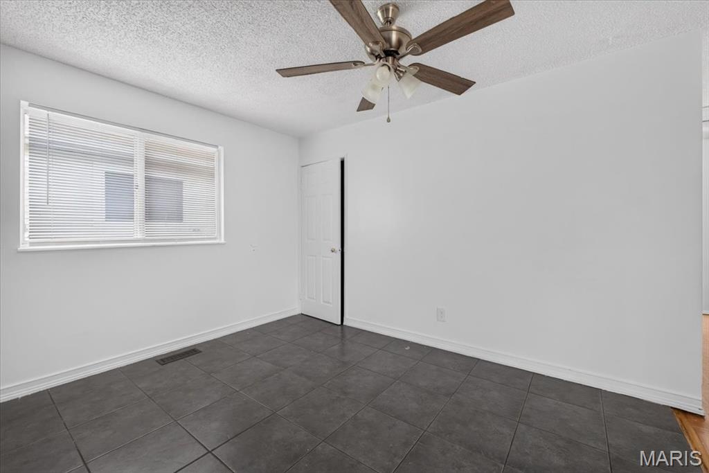 5229 Lakewood Avenue Property Photo 25