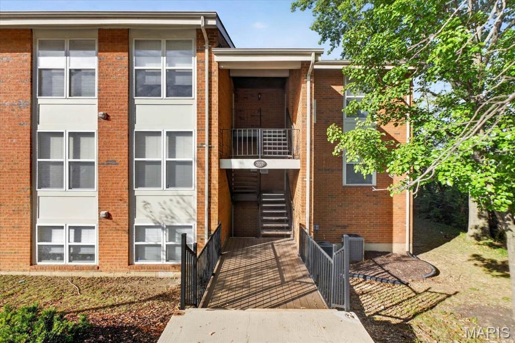 2020 Greenglen Drive Property Photo 1