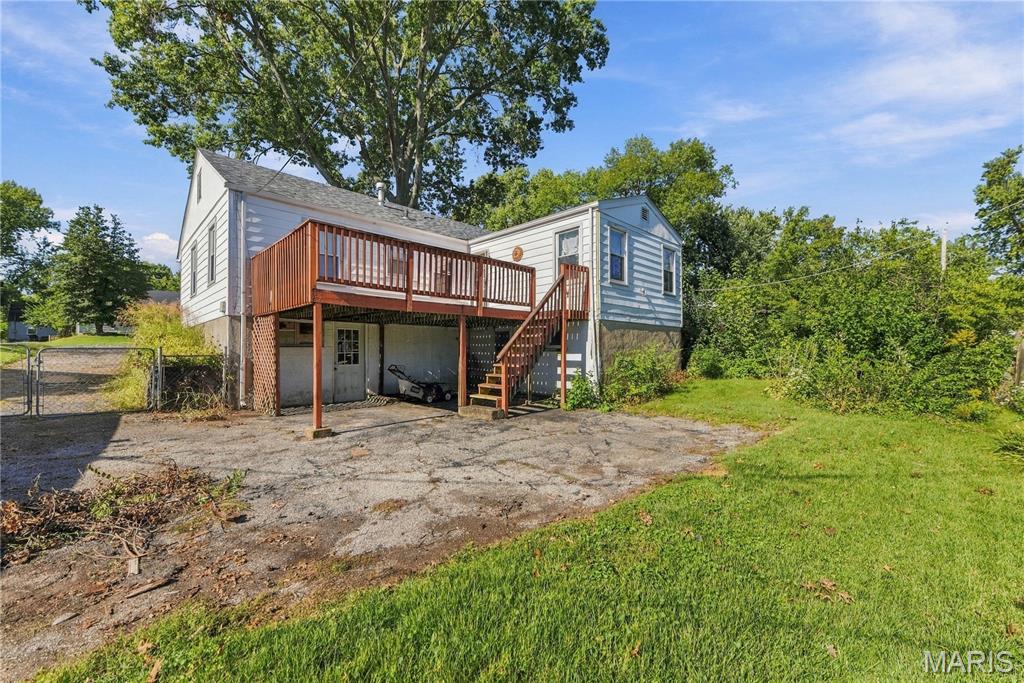 6935 Greenholly Drive Property Photo 4