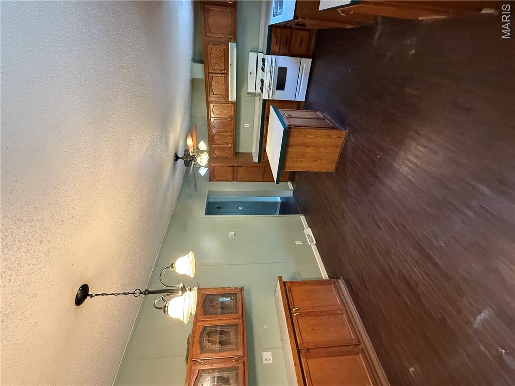 17131 Private Drive 8178 Property Photo 6
