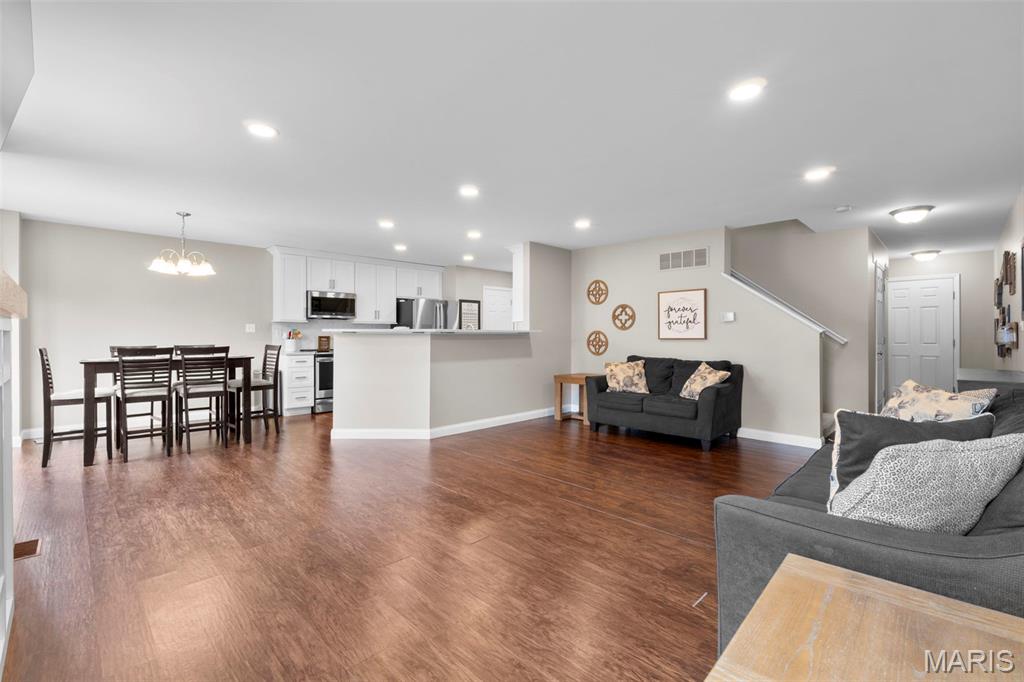 609 Spring Manor Property Photo 4