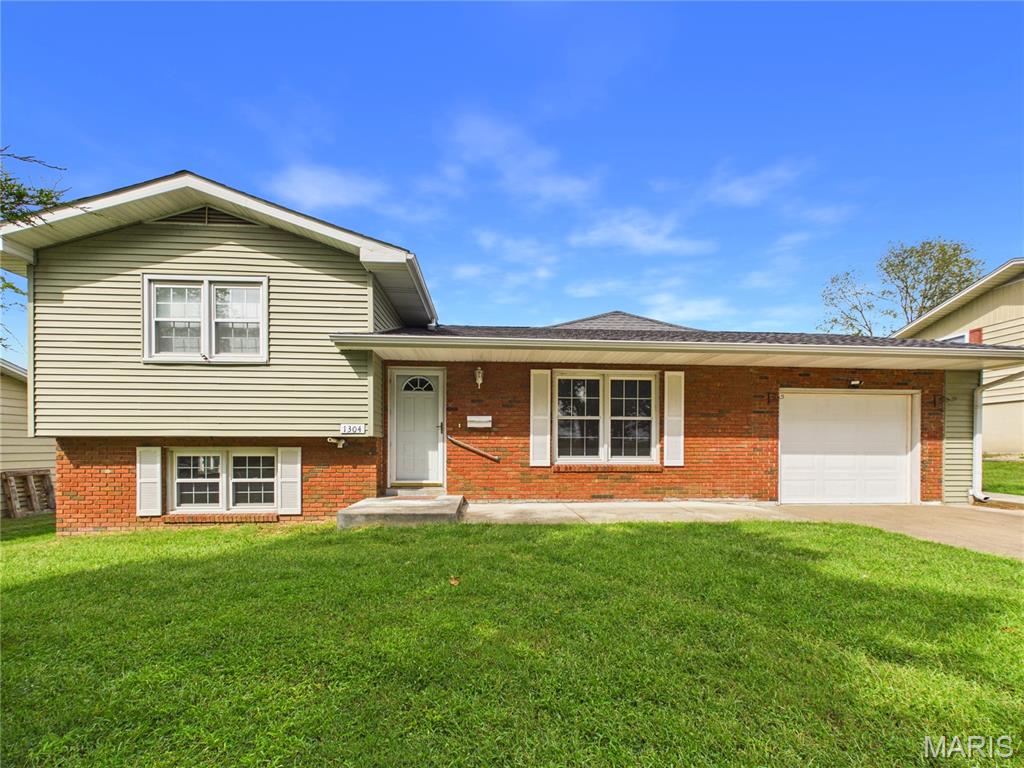 1304 1st St Property Photo 1