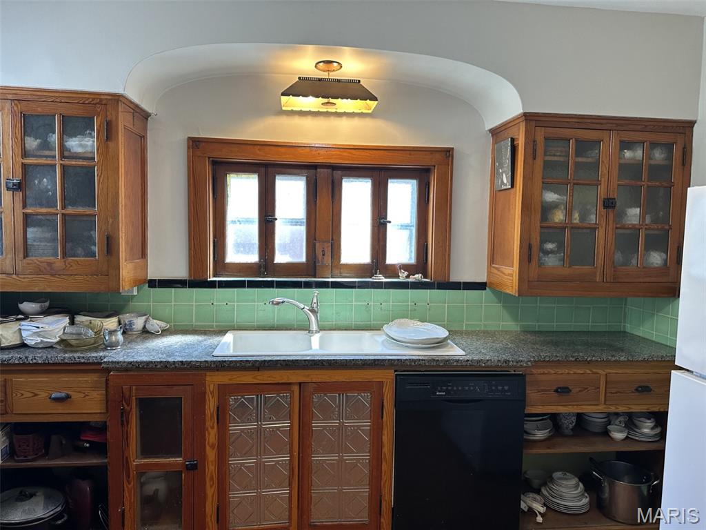 5701 Gresham Avenue Property Photo 5