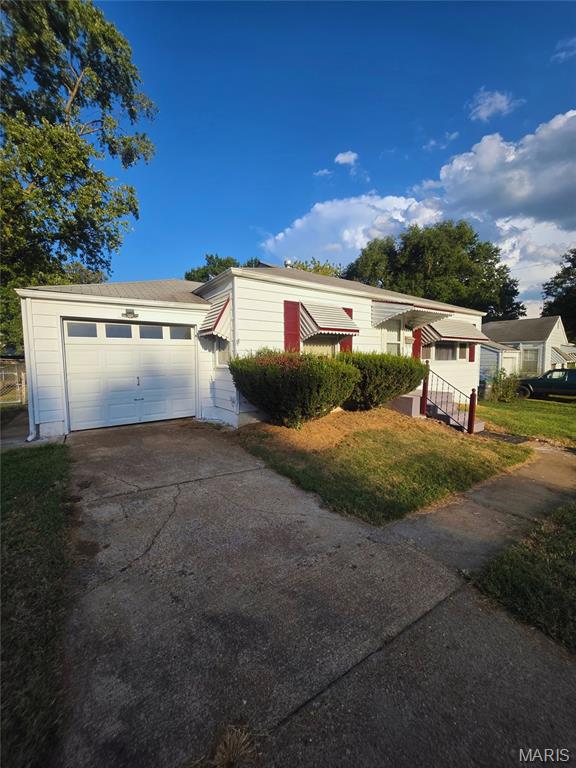 10140 Cabot Drive Property Photo 2