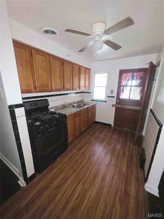 10140 Cabot Drive Property Photo 8