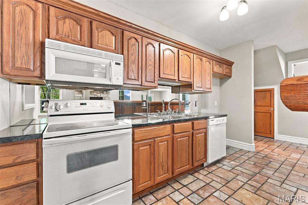 1580 Madre Drive Property Photo 52