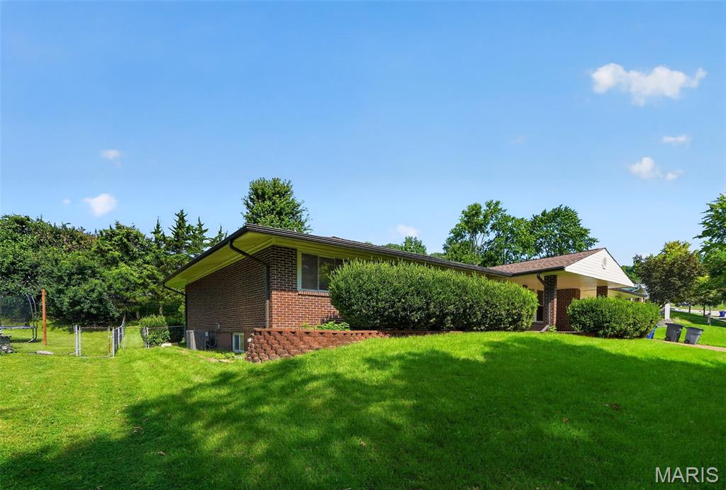 1939 Pickfair Drive Property Photo 1