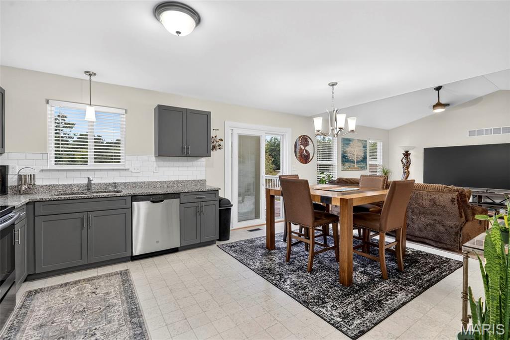 10 Majestic Lakes Court Property Photo 17
