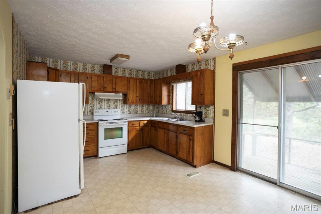 21580 Hatch Drive Property Photo 16