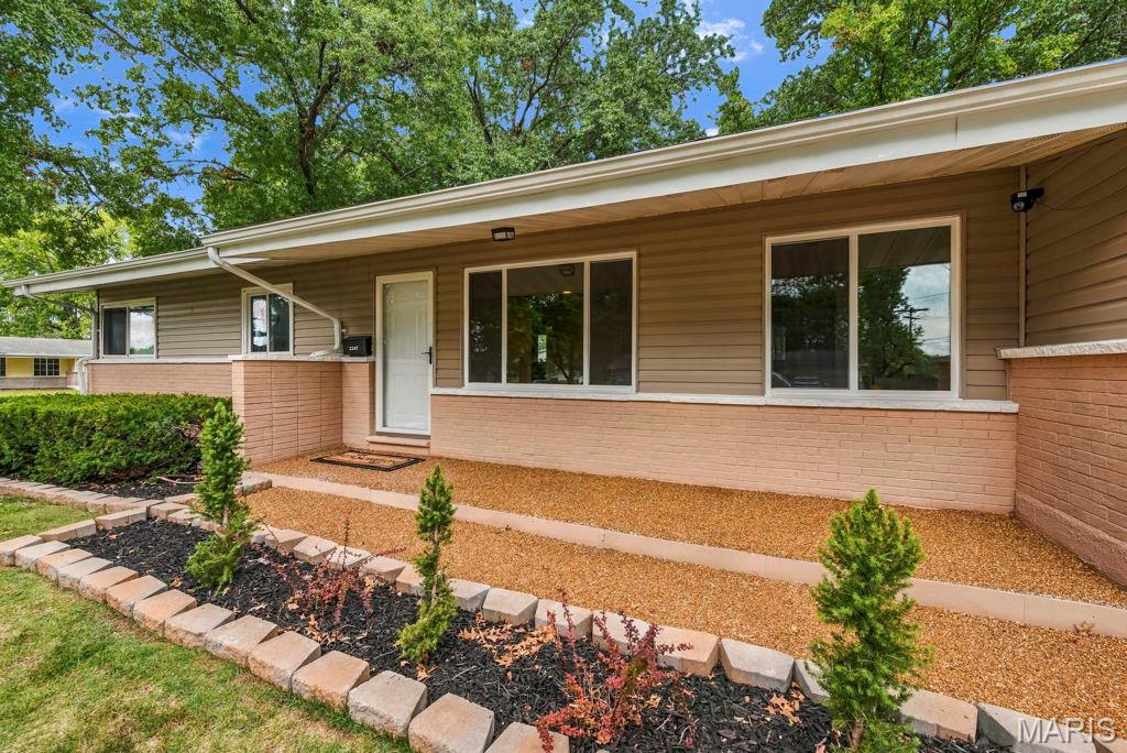 2287 Gadbury Drive Property Photo 2