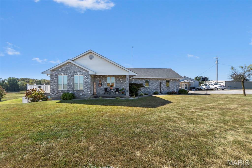 7633 Highway F Property Photo 2