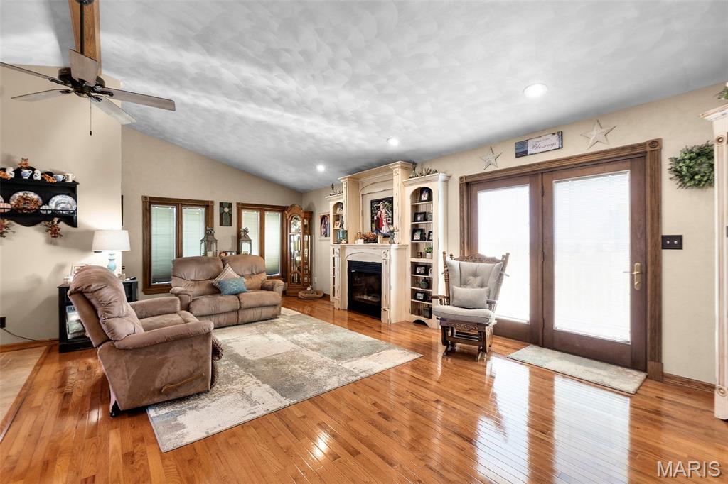 7633 Highway F Property Photo 7