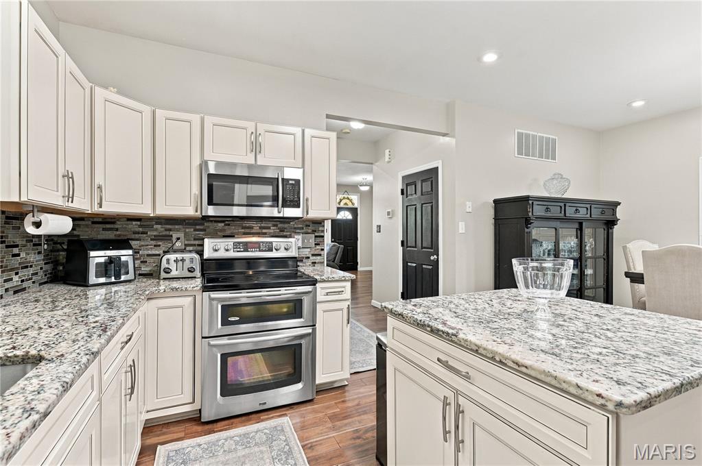26061927 Property Photo 12