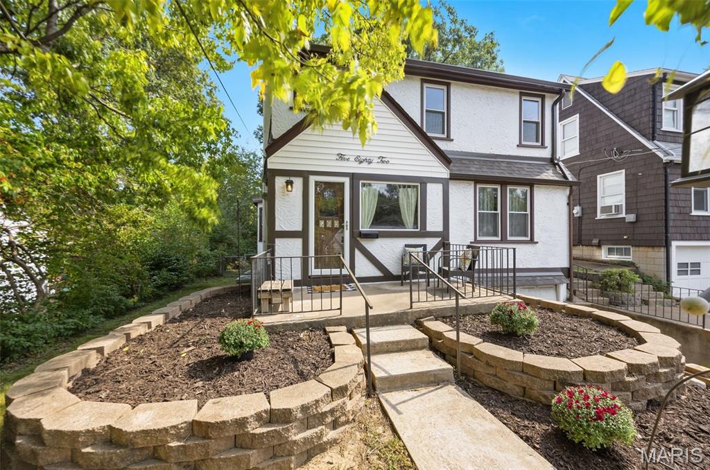582 N Laclede Station Road Property Photo 1
