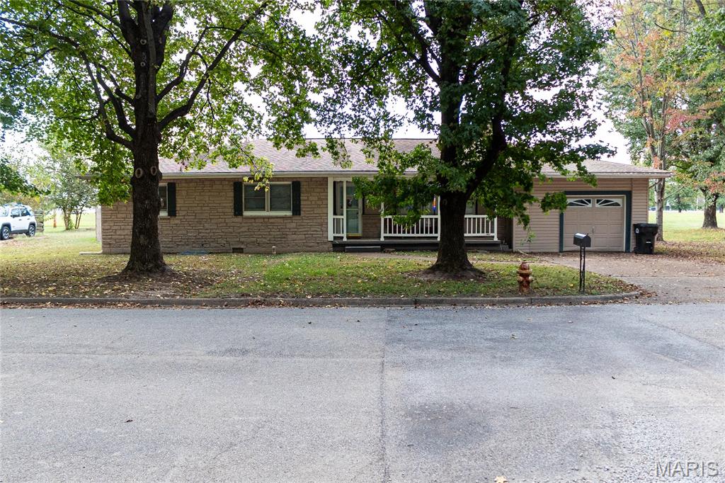 412 N Louise Avenue Property Photo 1