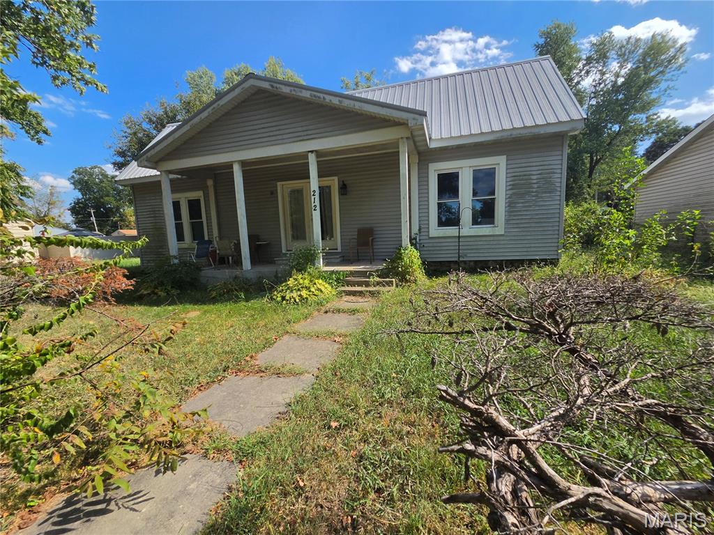 212 E James Boulevard Property Photo 2