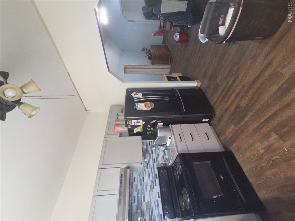 212 E James Boulevard Property Photo 3