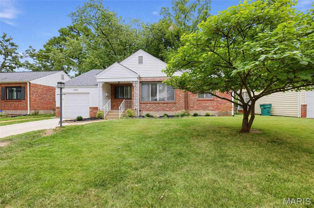 1200 Selma Avenue Property Photo 1
