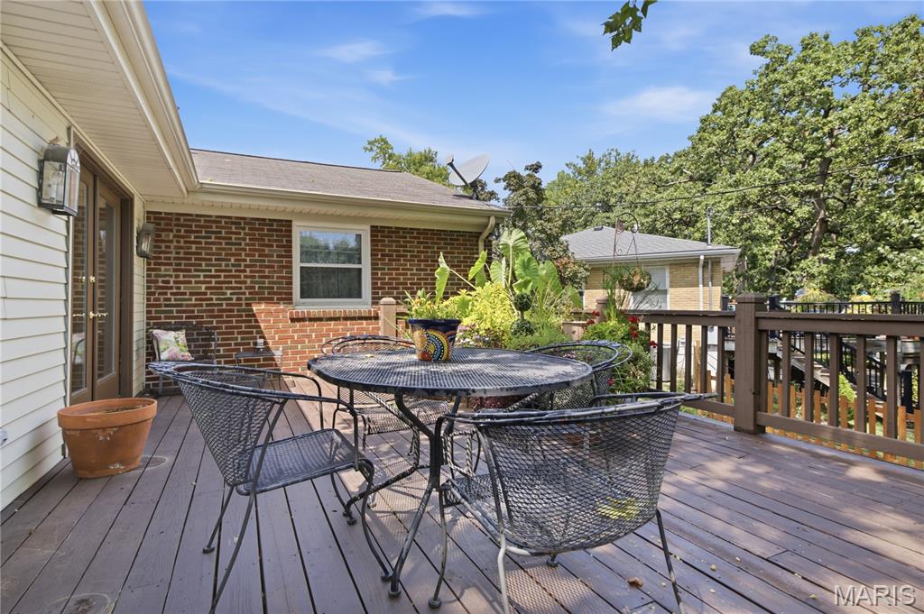 8712 E Bridgeport Avenue Property Photo 8