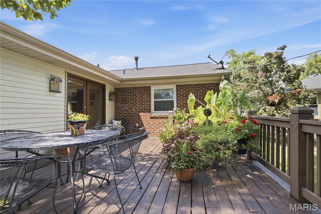 8712 E Bridgeport Avenue Property Photo 9