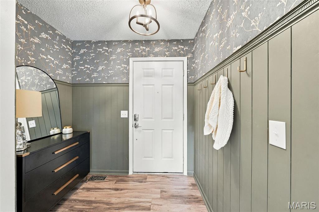 6 S Perry Circle Property Photo 3