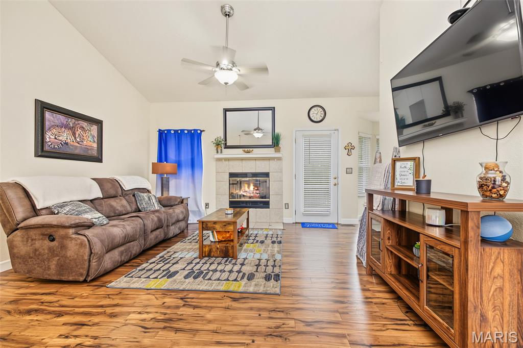 6 Club Court Property Photo 2