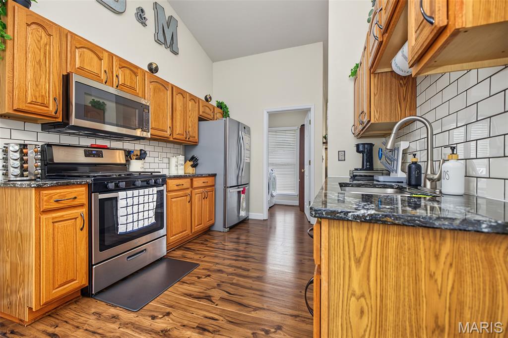 6 Club Court Property Photo 6