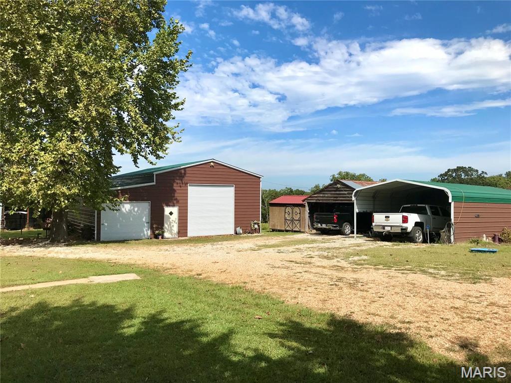 111 Highway U Property Photo 4