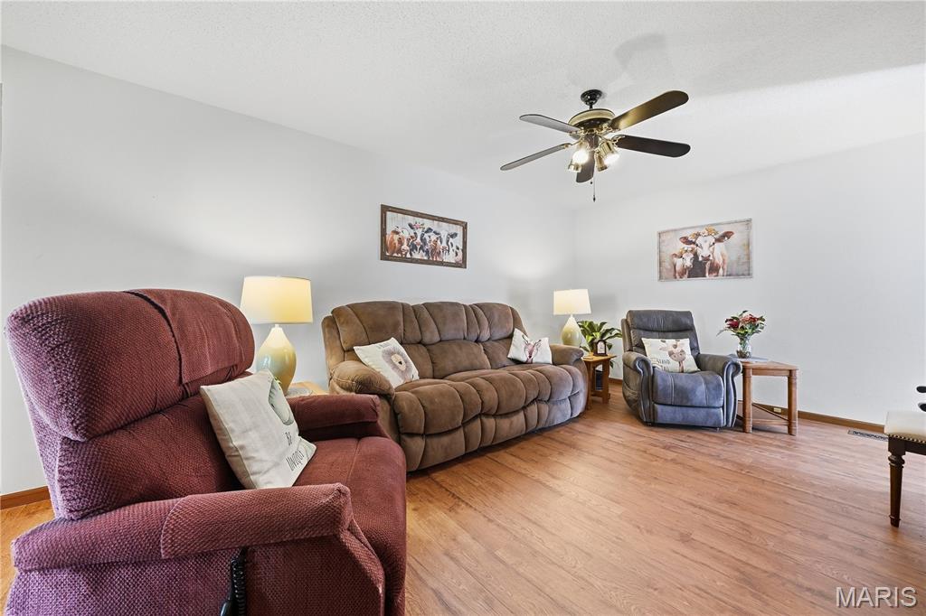 550 Spring Glen Drive Property Photo 3