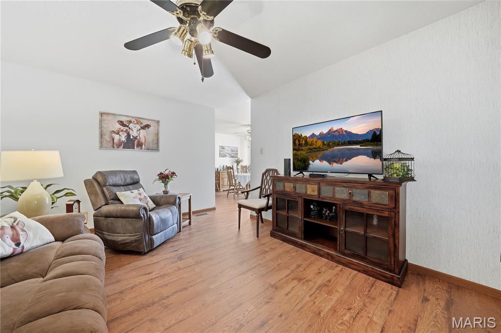 550 Spring Glen Drive Property Photo 4