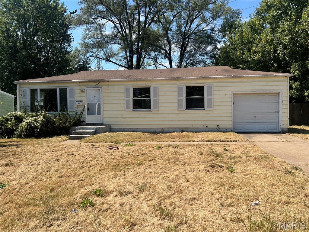 744 Kelvin Drive Property Photo 1