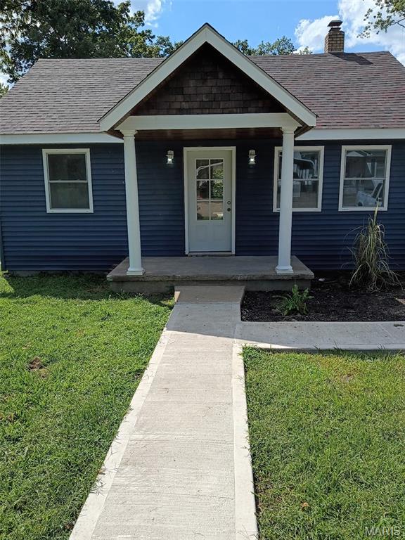 320 S Iron Street Property Photo 1