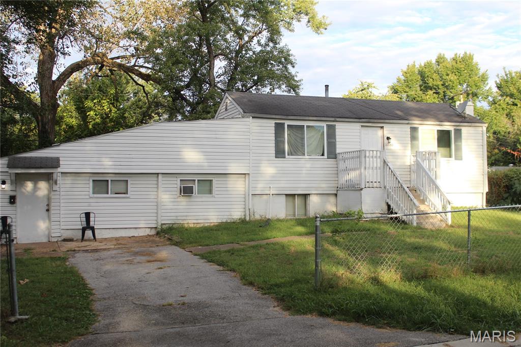 10153 Earl Drive Property Photo 1